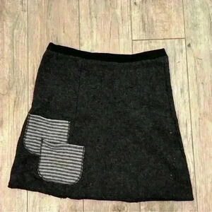 Medium light wool skirt